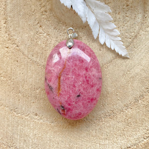 Pendentif Rhodonite ovale bélière argent (pardonner et guérir ses blessures) pendentif [mes jolis cristaux]