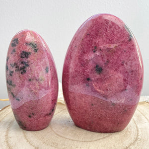 Forme Libre Rhodonite (pardonner et guérir ses blessures) formes libres [mes jolis cristaux]