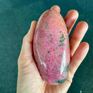 Forme Libre Rhodonite (pardonner et guérir ses blessures) formes libres [mes jolis cristaux]