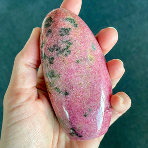 Forme Libre Rhodonite (pardonner et guérir ses blessures) formes libres [mes jolis cristaux]