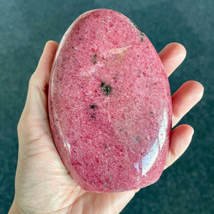 Forme Libre Rhodonite (pardonner et guérir ses blessures) formes libres [mes jolis cristaux]