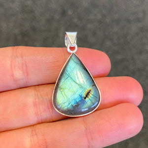 Pendentif serti argent Labradorite (protection) pendentif [mes jolis cristaux]