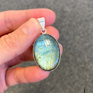 Pendentif serti argent Labradorite (protection) pendentif [mes jolis cristaux]