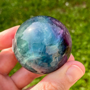 Sphère en Fluorite multicolore (concentration / créativité) sphère [mes jolis cristaux]