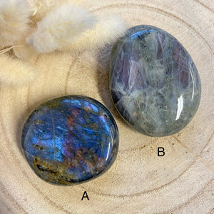 Galet Labradorite bleu / violet (pierre de protection) Galet [mes jolis cristaux]