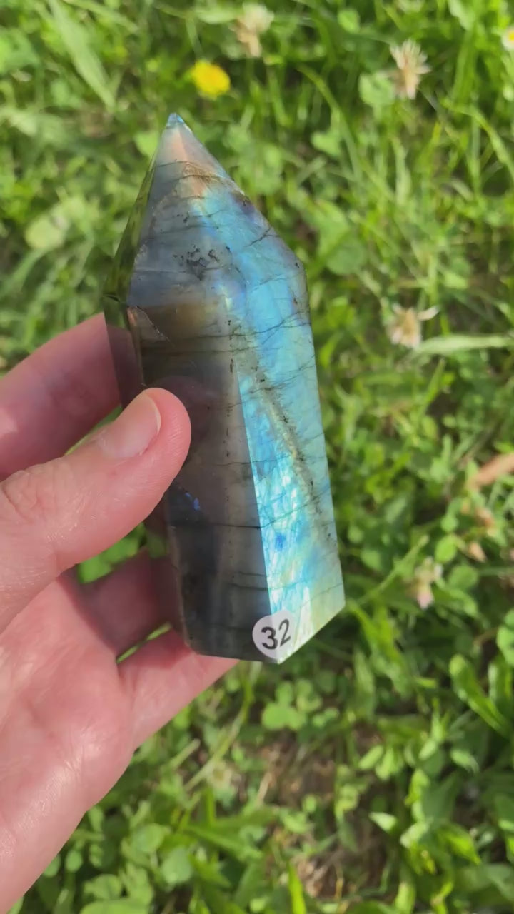 Pointe en Labradorite (pierre de protection)