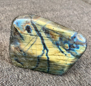 Bloc de Labradorite (pierre de protection) formes libres [mes jolis cristaux]